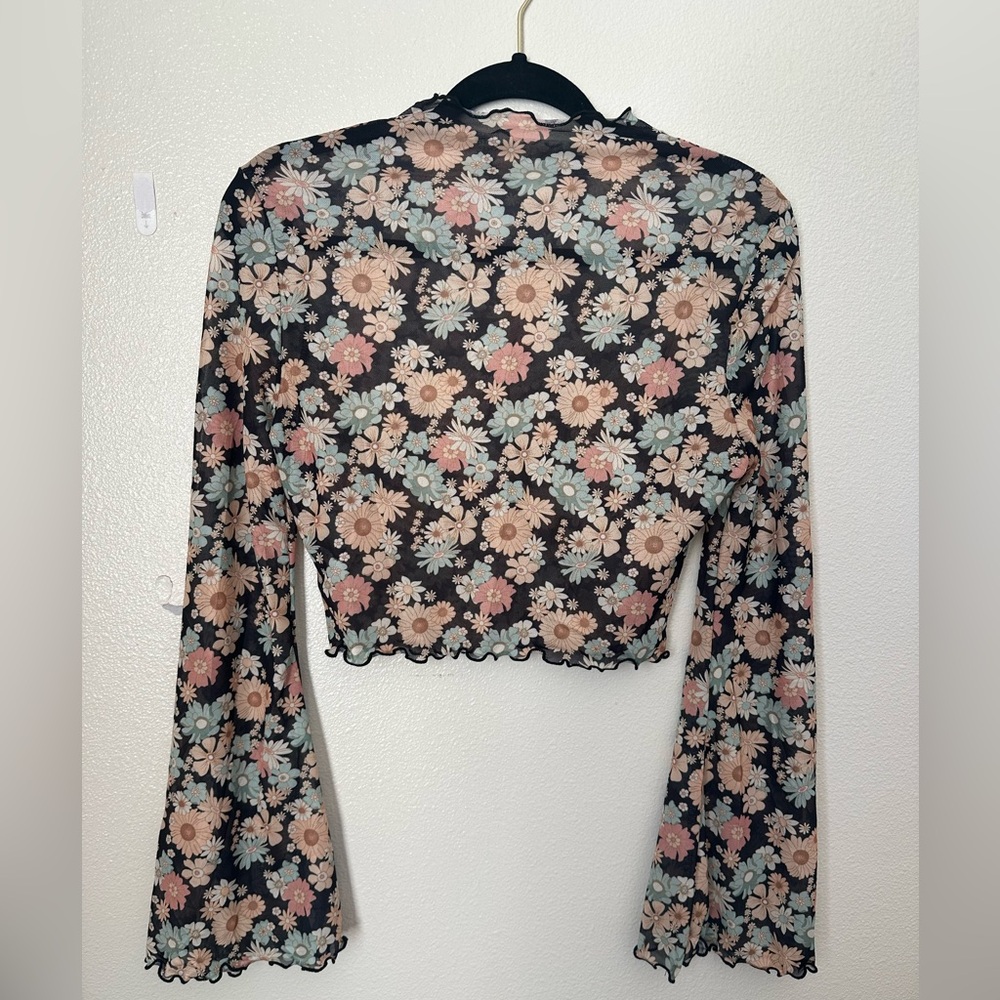 Mesh flower bell sleeved mock neck crop top